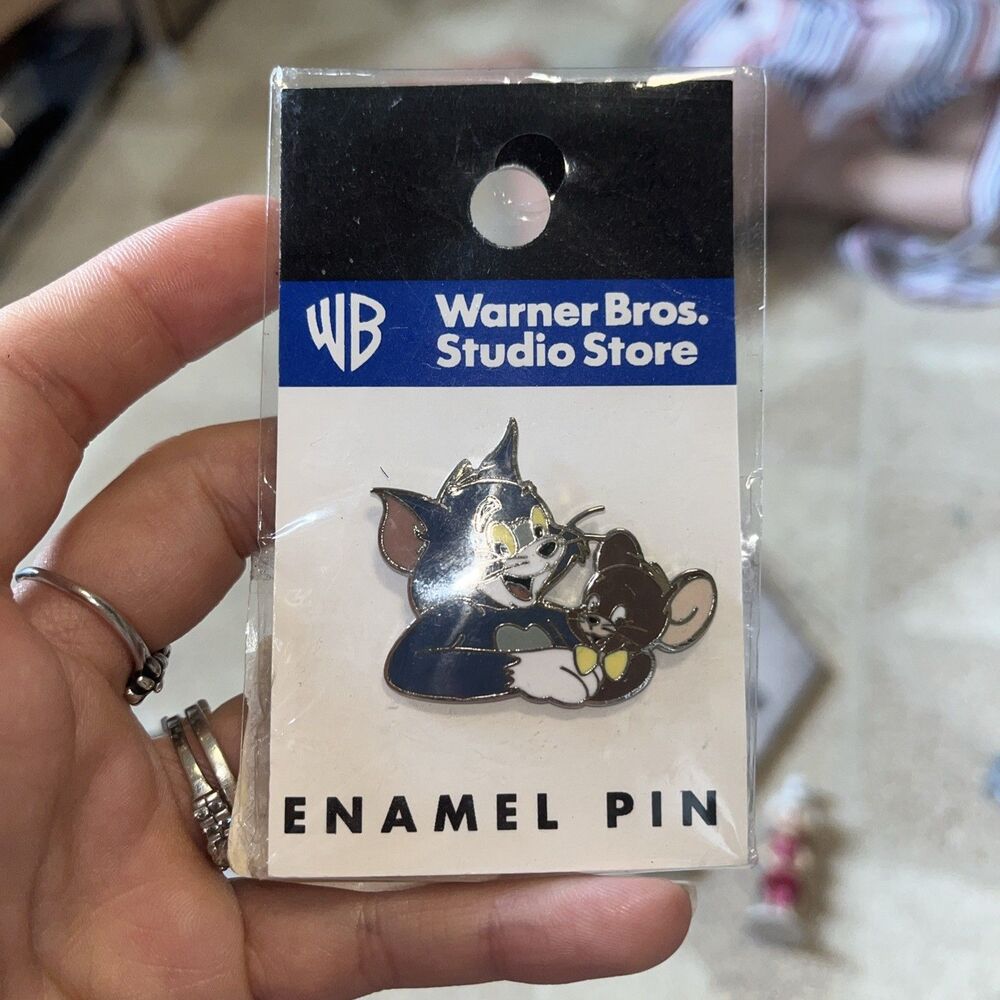 Tom & Jerry vintage Collectible pin turner entertainment cat mouse